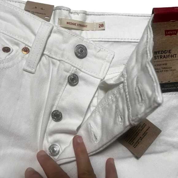 Levi’s wedgie straight button front jeans size 28 / 6 short 28 inseam new tags - Picture 3 of 4
